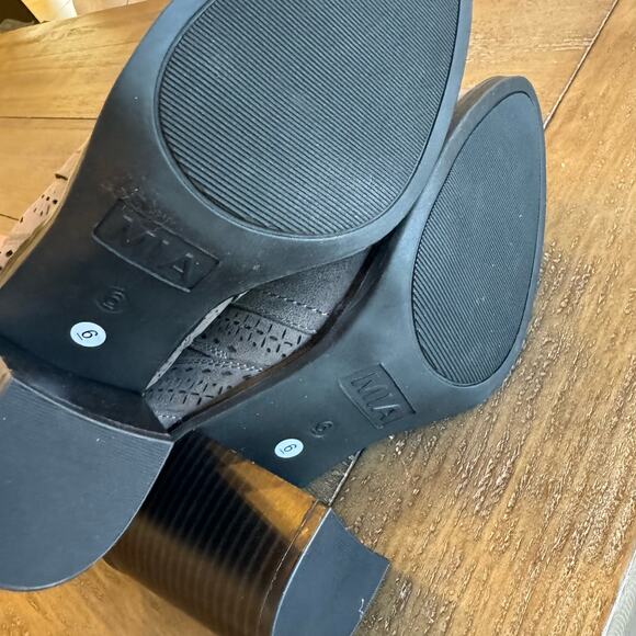 Mia Women's Gray Black Pull On Diagonal Chelsea Ankle Boots Size 6 NWOB Soft - Picture 4 of 10